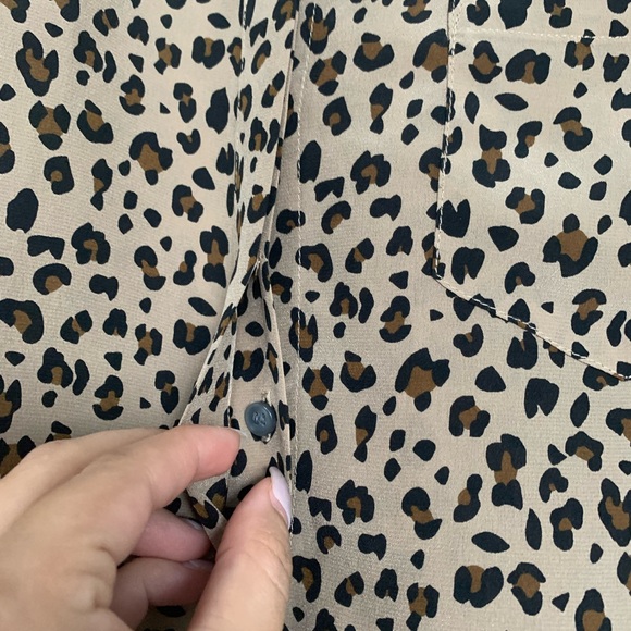 Silk button-up shirt in leopard - Picture 7 of 10